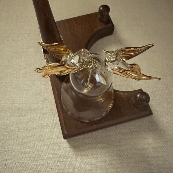 Vintage 1998 crystal bell with gold doves, and gold writing and heart clapper. - Picture 4 of 7